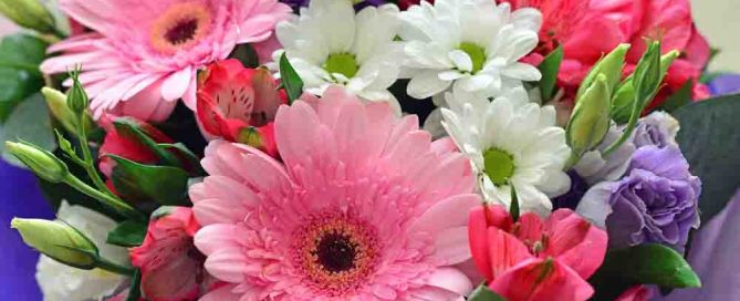 A bouquet of flowers with a gerbera